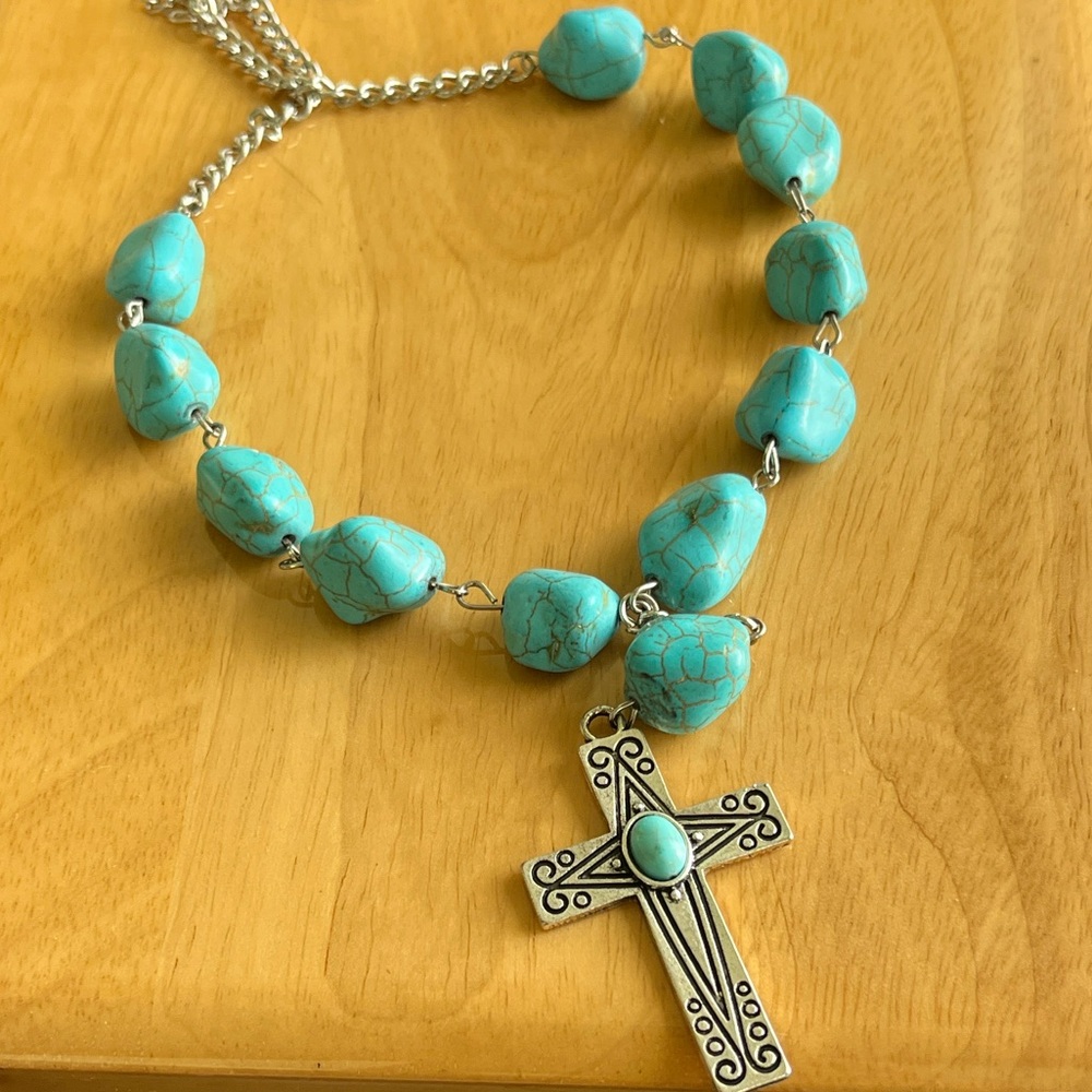 New blue stones with silver metal 17 inch fashion necklace with large cross - Picture 4 of 4